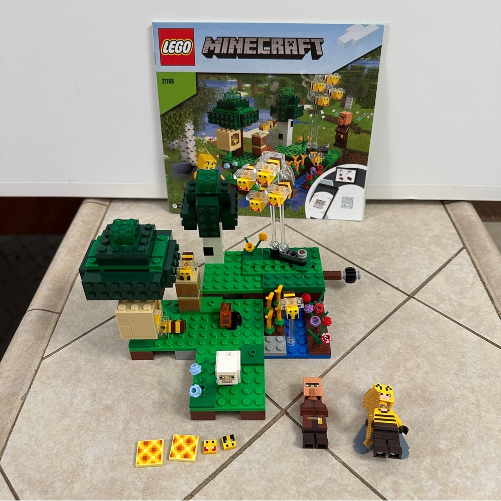 LEGO 21165 THE BEE FARM - 100% COMPLETE - MINECRAFT